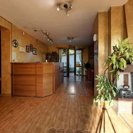 Family Emaly 1 Hotel