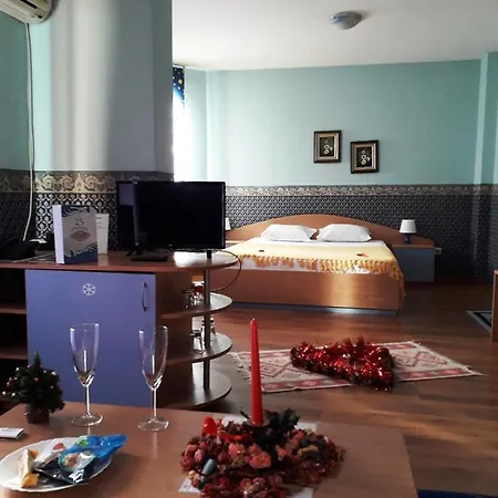 Family Emaly 1 Hotell 2*