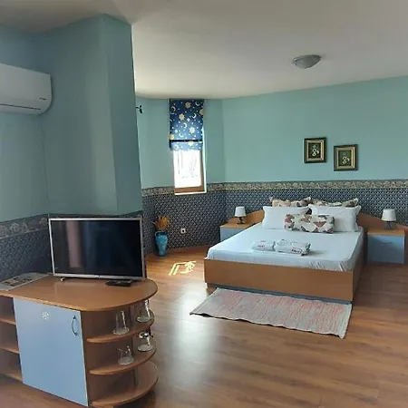 Family Emaly 1 Hotel 2*