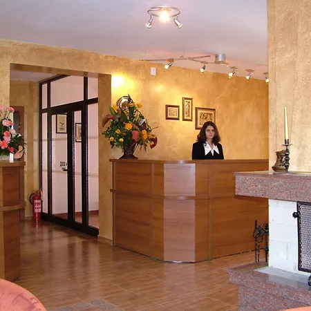 Hotel Family Emaly 1