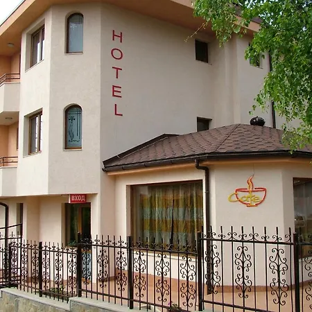 Hotell Family Emaly 1 2*